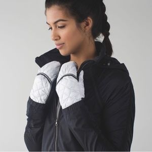 lululemon athletica Quilted White and Black Mittens